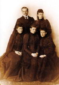 Sestri Gessenskie s bratom v traure po otcu 1892 intro